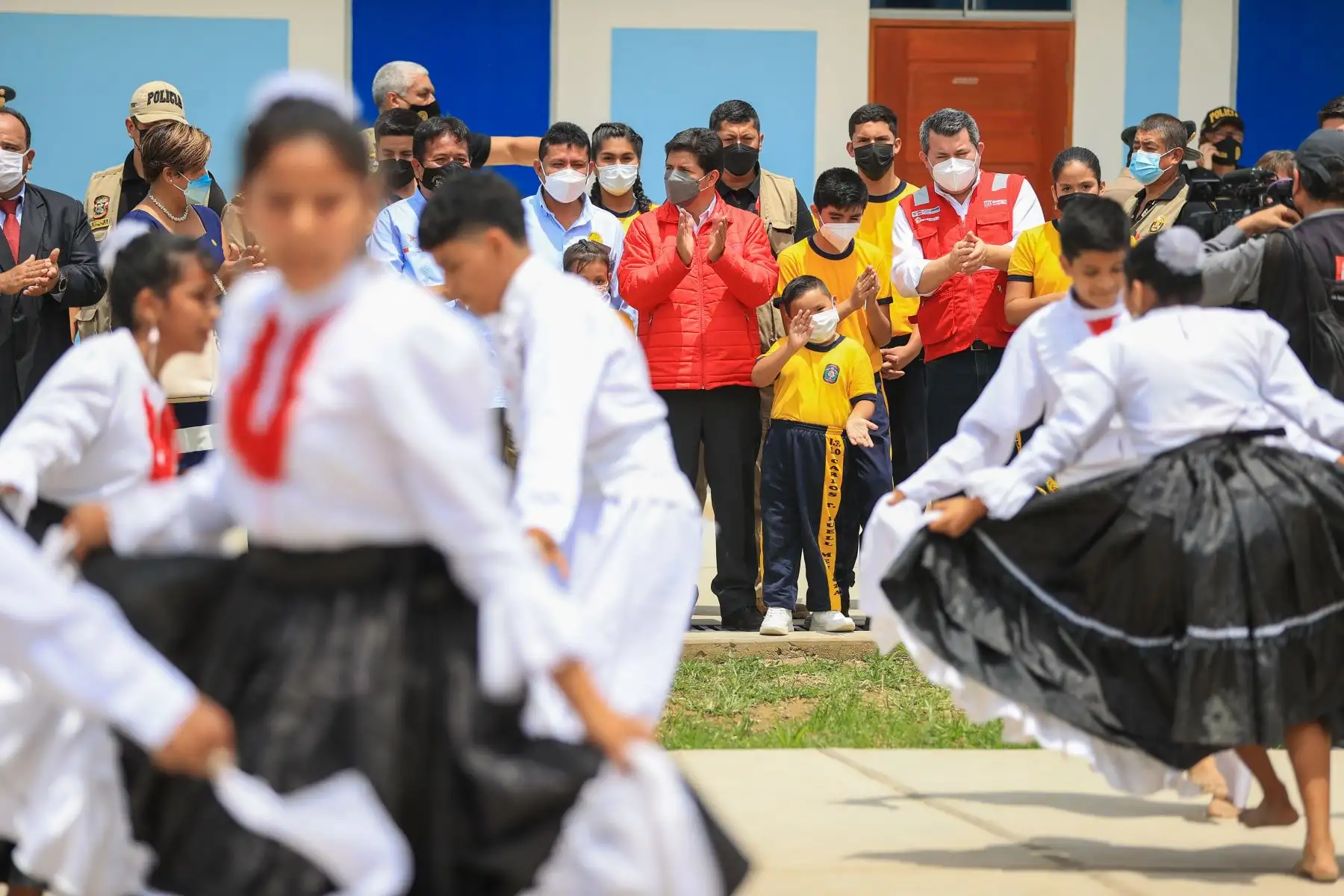 El presidente de la República, Pedro Castillo Terrones, inauguró hoy la Institución Educativa SO1 PNP Carlos Teodoro Puell Mendoza en el distrito de Tumbes, obra que beneficiará a 646 alumnos de inicial, primaria y secundaria. Foto: ANDINA/Presidencia Perú