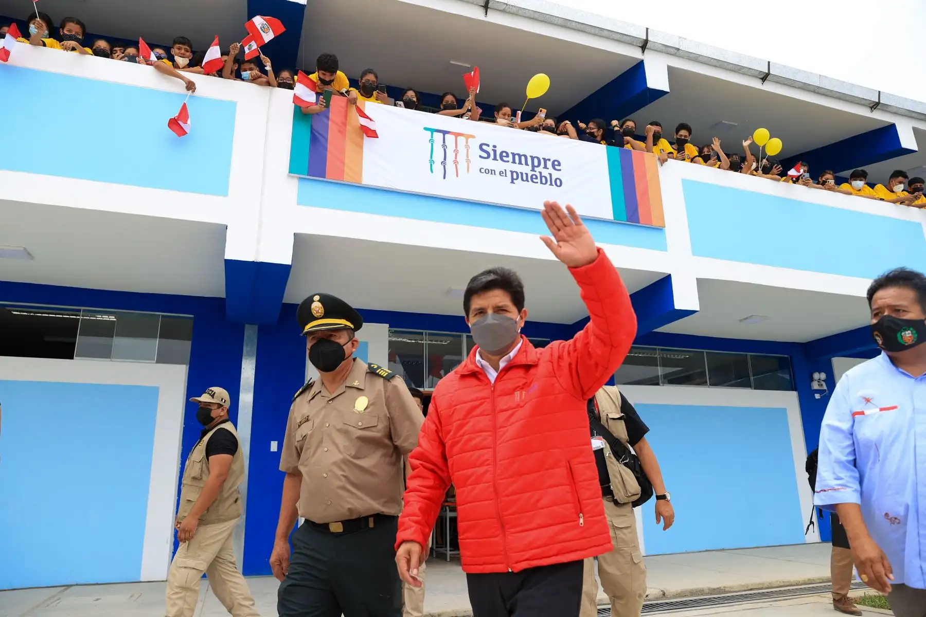 El presidente de la República, Pedro Castillo Terrones, inauguró hoy la Institución Educativa SO1 PNP Carlos Teodoro Puell Mendoza en el distrito de Tumbes, obra que beneficiará a 646 alumnos de inicial, primaria y secundaria. Foto: ANDINA/Presidencia Perú