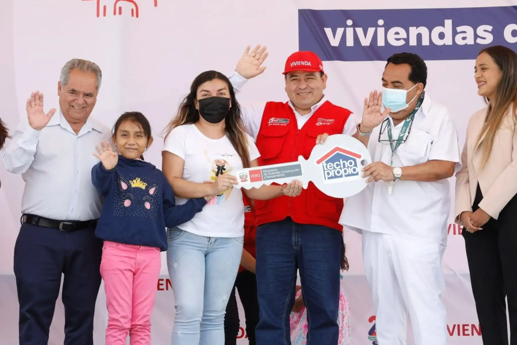 Entrega simbólica de viviendas a familias de la región Piura. Foto: MVCS/Difusión