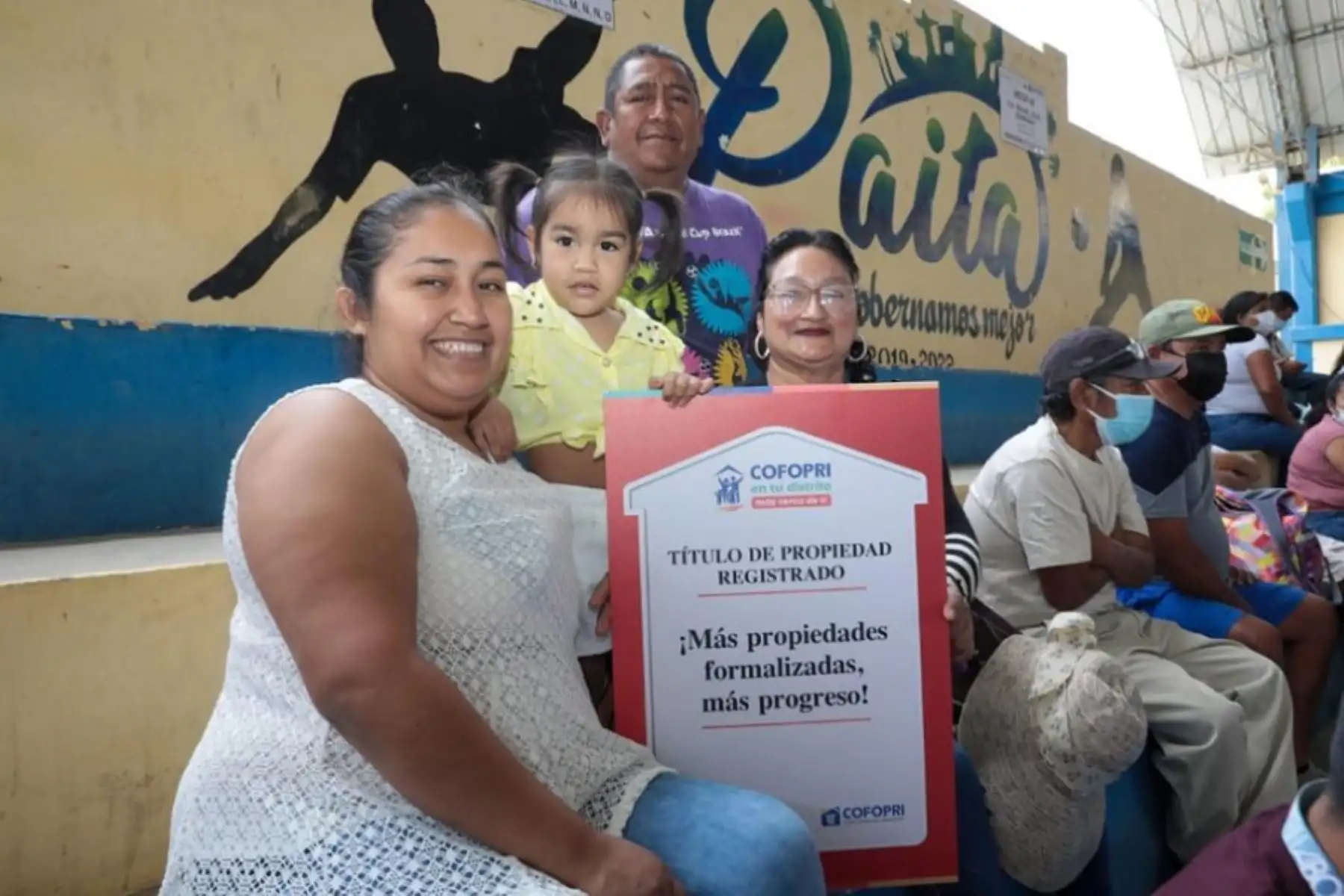 Campaña “Cofopri en tu distrito” entregó 700 títulos de propiedad en provincia de Paita