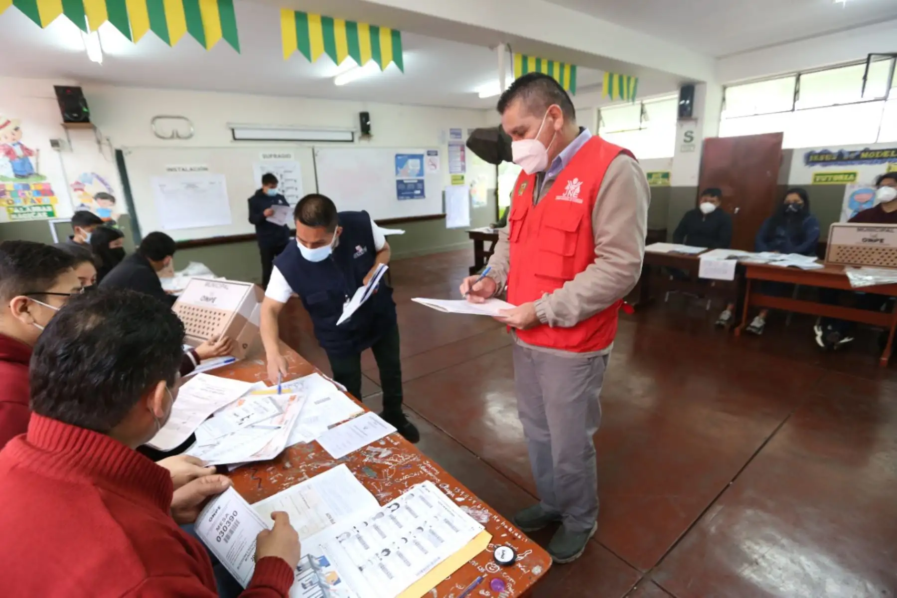 El Jurado Nacional de Elecciones (JNE) fiscalizó la primera jornada de capacitación de los ciudadanos que cumplirán la función de miembros de mesa de sufragio durante las Elecciones Regionales y Municipales del próximo 2 de octubre. Foto: Difusión