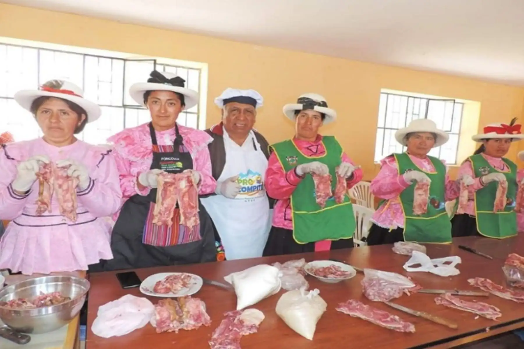 El insumo principal de los platos es el deshuesado de cuy, que se presenta como una forma versátil e innovadora. Entre los preparados se encuentran: Piscuy (cuy macerado en pisco), milanesa de cuy, wantanes rellenos de cuy, bistec de cuy, chicharrón de cuy y brochetas de cuy, que vienen conquistando los paladares más exquisitos