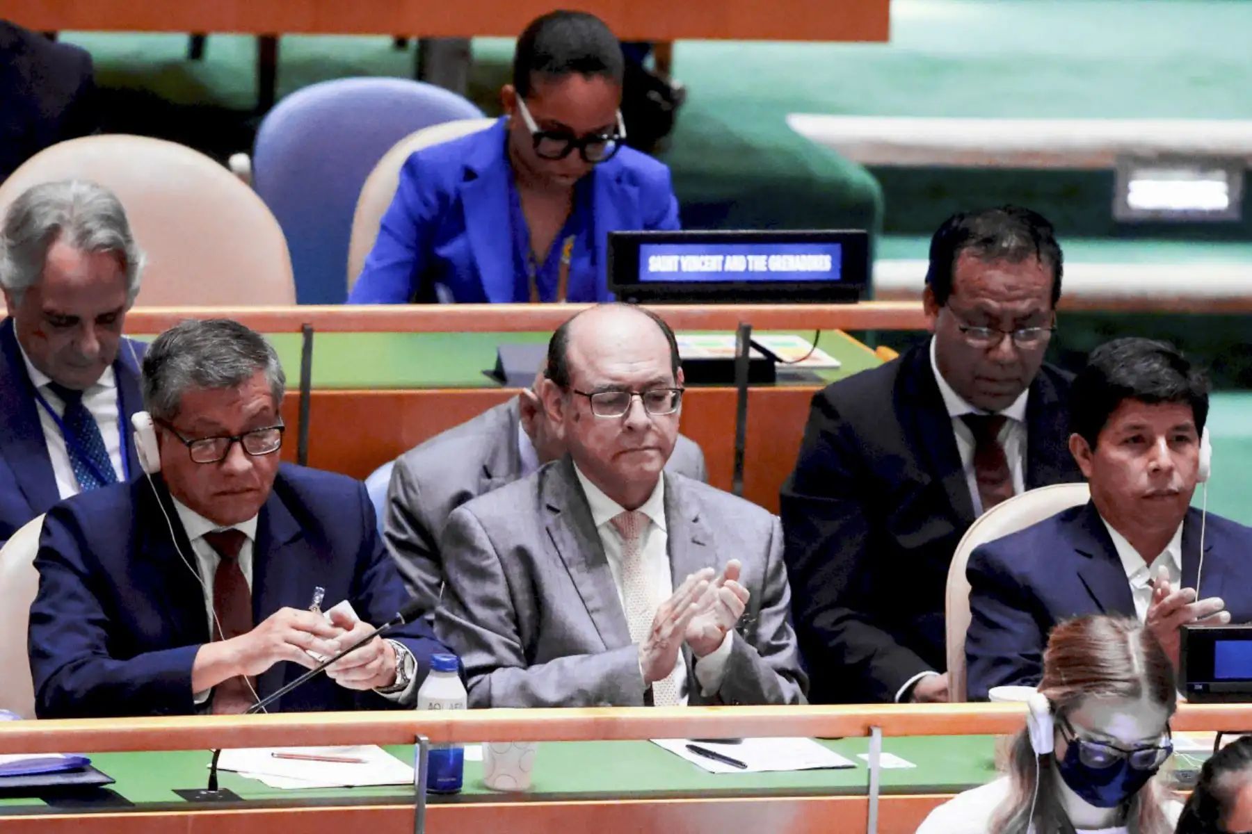 La actividad se realiza en el Plenario de la Asamblea General de las Naciones Unidas en Nueva York, Estados Unidos. Participan los titulares de la Cancillería, César Landa, del ministerio de Educación, Rosendo Serna, del ministerio de Economía, Kurt Burneo y del ministerio de Comercio Exterior y Turismo, Roberto Sánchez. 
Foto: ANDINA/Presidencia Perú