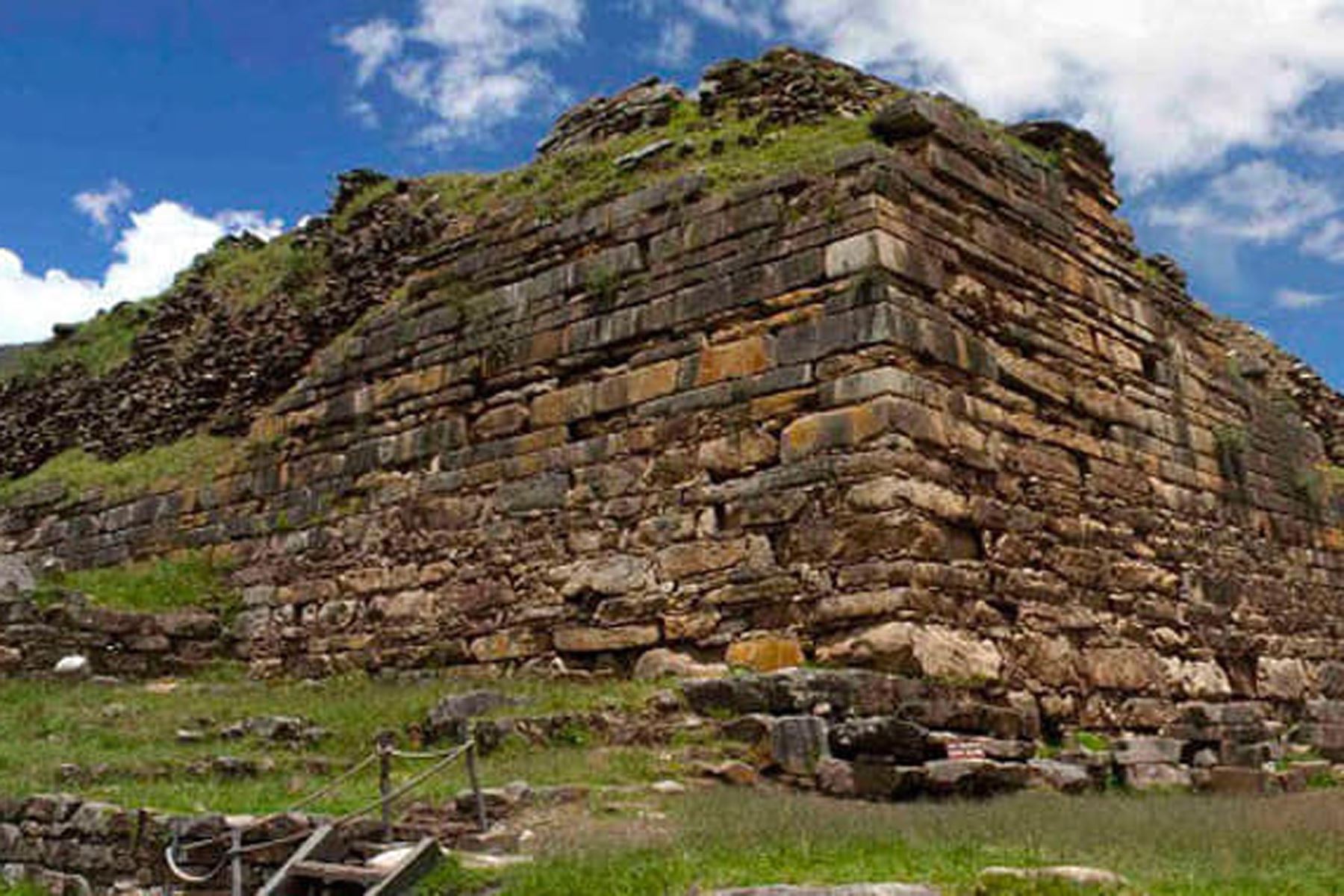 El monumento arqueológico Chavín de Huántar es un centro ceremonial de más de 3,000 años de antigüedad, el más importante que dejó la cultura Chavín. Foto: ANDINA/Difusión
