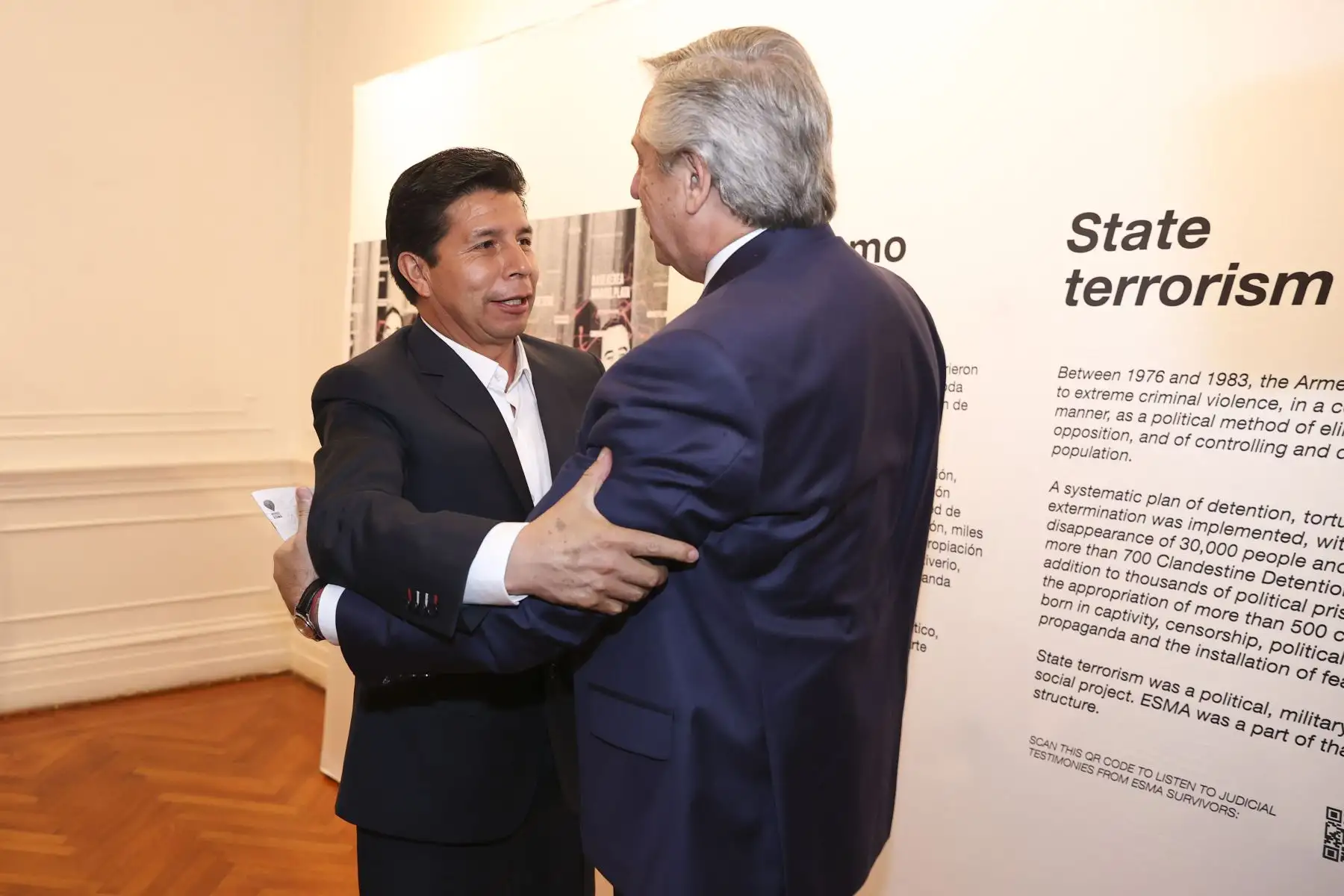Presidente Pedro Castillo visita la muestra “Nunca Más” – Museo Sitio de Memoria ESMA, Ex Centro Clandestino de Detención, Tortura y Exterminio. En la imagen, el presidente Pedro Castillo saluda al presidente de Argentina, Alberto Fernández.
Foto: ANDINA/Prensa Presidencia