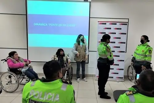 Policías se capacitan para brindar un mejor trato en las comisarías a las personas con discapacidad. Foto: MININTER/Difusión