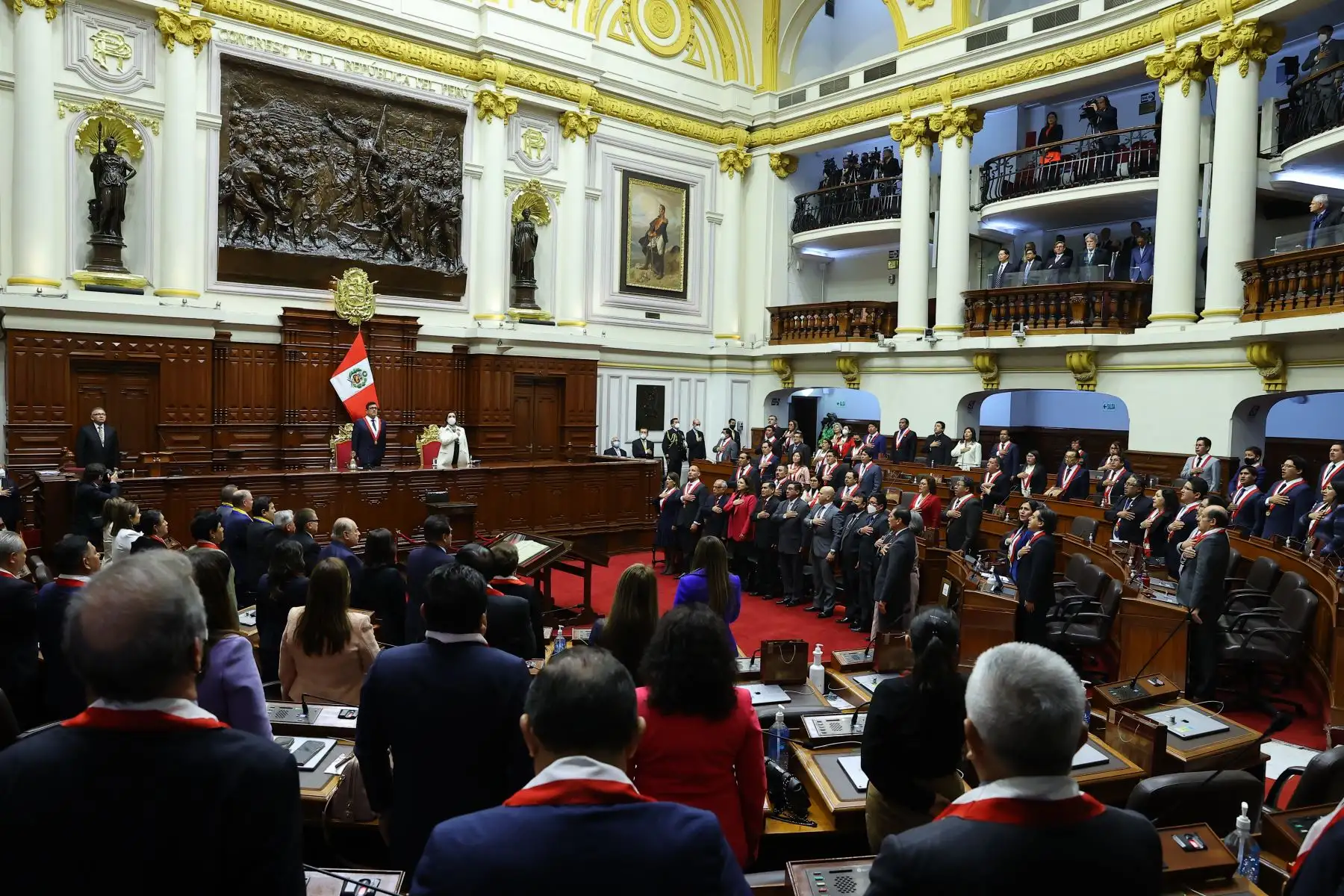 Presidente del Congreso, José Williams Zapata, la vicepresidenta, encargada del Despacho Presidencial, Dina Boluarte, durante la Sesión Solemne por el Bicentenario del Congreso de la República. Foto: ANDINA/ Andrés Valle