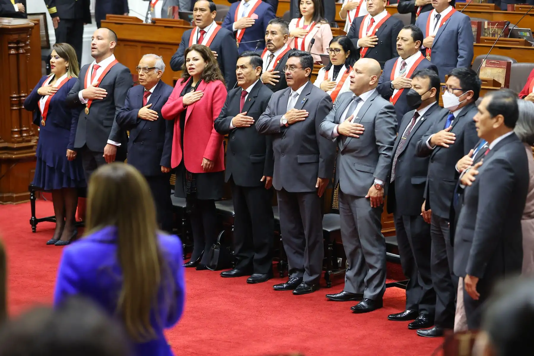El presidente del Consejo de Ministros, Aníbal Torres, y ministros de Estado, participan en la sesión solemne por el Bicentenario del Congreso de la República. Foto: ANDINA/ Andrés Valle
