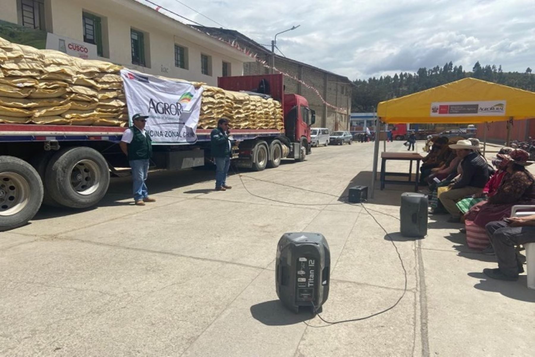Cusco: Agro Rural distribuye 600 sacos de guano de las islas a productores de Chumbivilcas