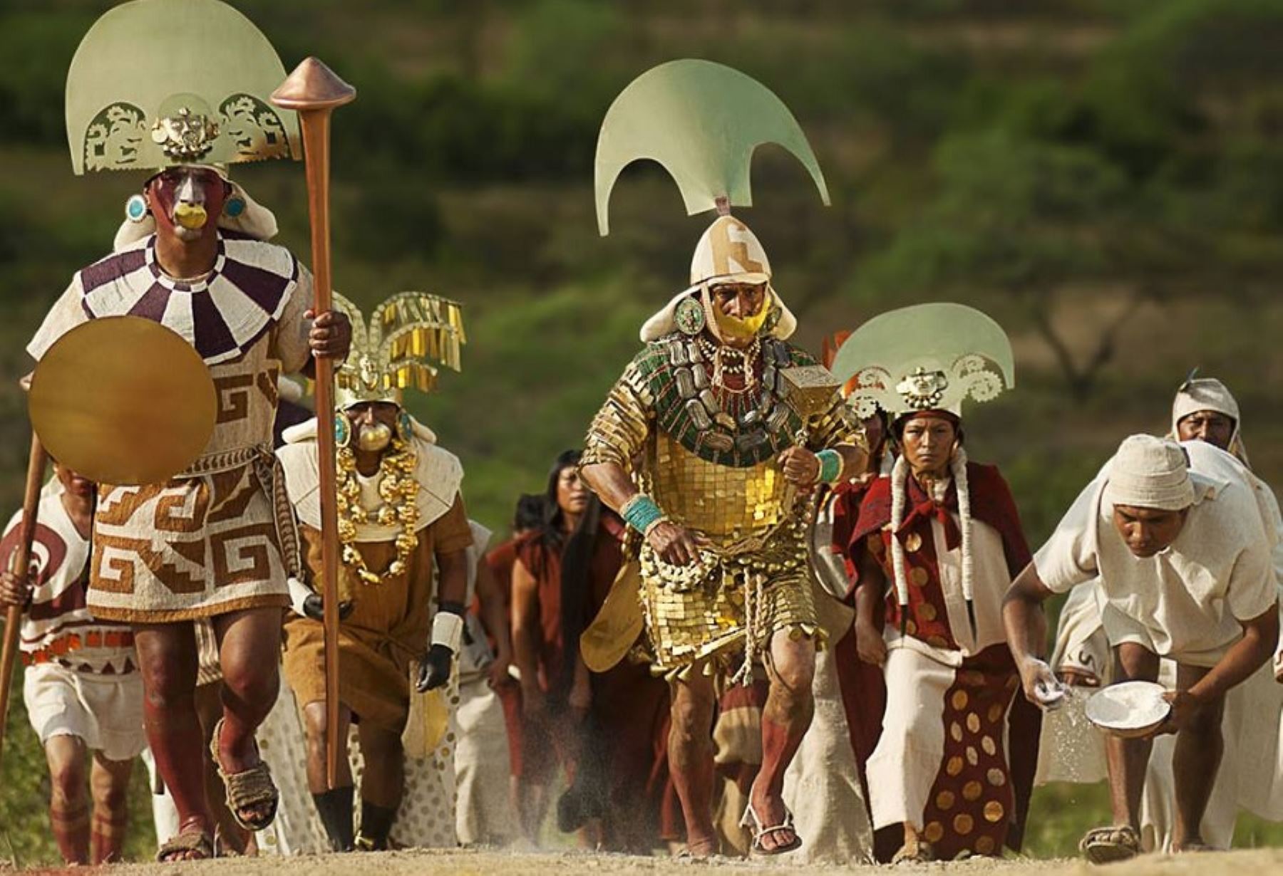 Recorrer la Ruta Moche es experimentar una travesía turística única a través de las regiones Lambayeque y La Libertad, que nos traslada en el tiempo y combina la riqueza cultural ancestral de las más importantes civilizaciones precolombinas de la costa norte peruana: Moche, Sicán y Chimú.