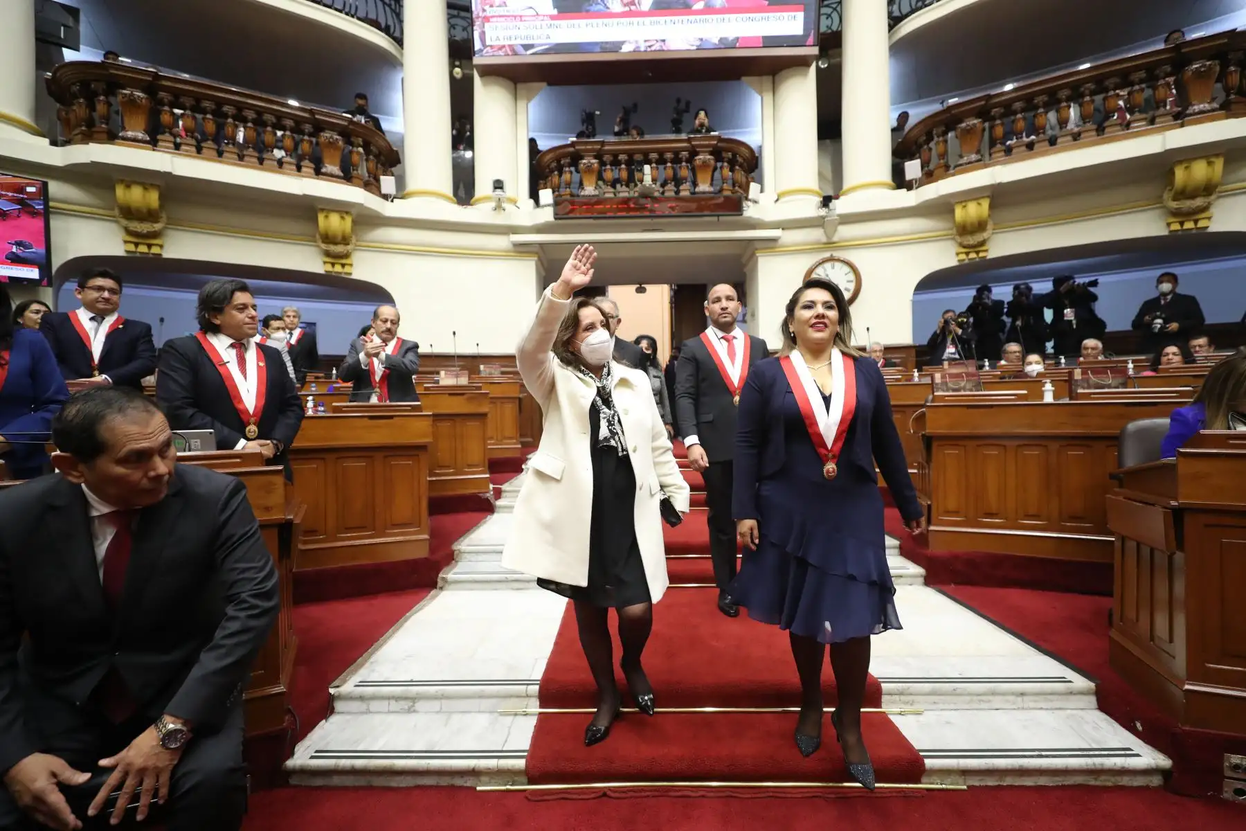 La vicepresidenta de la República, Dina Boluarte, participa en la sesión solemne por el 200 aniversario del Congreso de la República. Foto: ANDINA/Prensa Presidencia