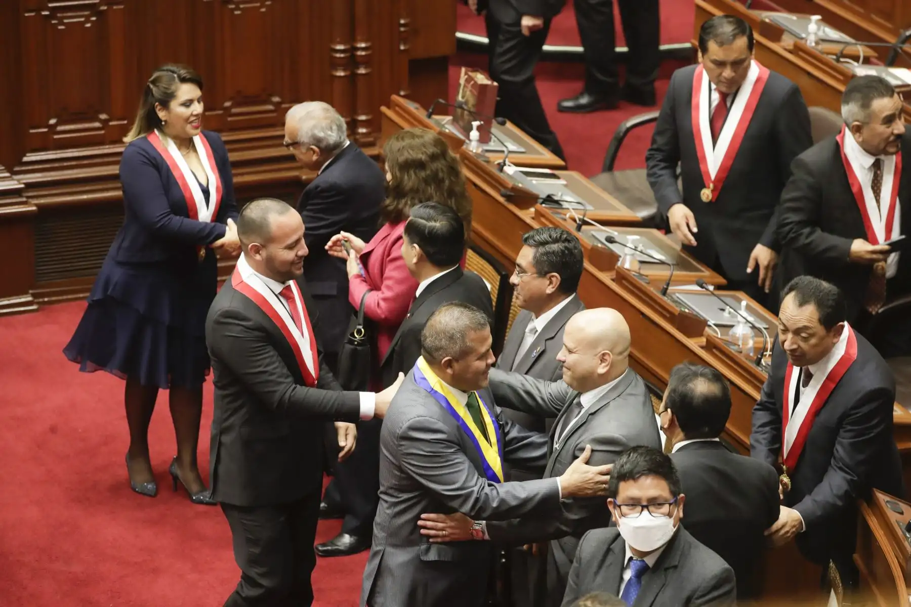 La vicepresidenta de la República, Dina Boluarte, participa en la sesión solemne por el 200 aniversario del Congreso de la República. Foto: ANDINA/Prensa Presidencia