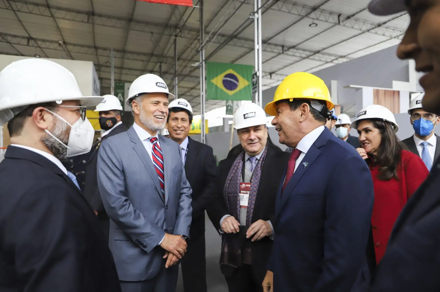El vicepresidente de Brasil, Hamilton Mourão, visitó hoy el pabellón Brasil que se presentará en la Expoalimentaria 2022 junto al presidente de ADEX, Julio Pérez Alván; entre otras autoridades. La feria se desarrollará del 21 al 23 de septiembre en el Centro de Convenciones del Jockey Club. Foto: ANDINA/Difusión