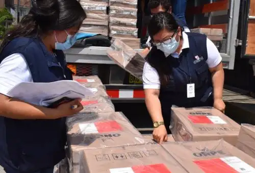 La ODPE Chanchamayo recibe material electoral para las votaciones regionales y municipales del 2 de octubre.