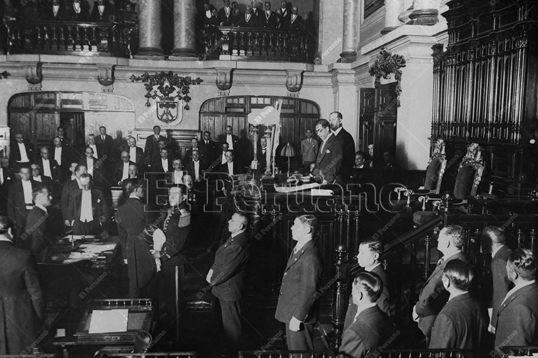 Lima - 1933 / El Presidente Luis M. Sánchez Cerro promulga la Constitución Política del Perú de 1933 en el Congreso de la República. Foto: Archivo Histórico de El Peruano