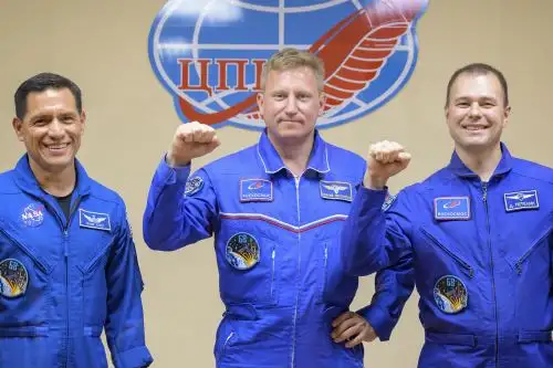 En la misión participan el estadounidense Frank Rubio, de la NASA, y los rusos Serguéi Prokópiev y Dmitri Petelin, de la agencia espacial rusa Roscosmos. Foto: NASA