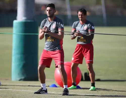 Juan Reynoso ya trabaja con la totalidad de los jugadores de la selección peruana