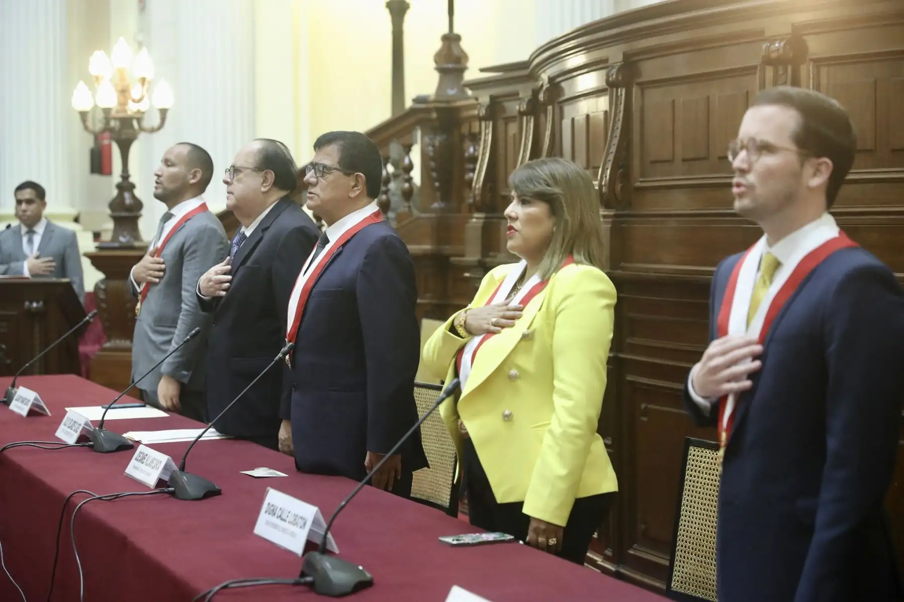 El Presidente del Congreso , José Williams Zapata , participa de la Presentación de la “ Moneda de Plata Conmemorativa por el Bicentenario del Congreso”.
Foto: Congreso