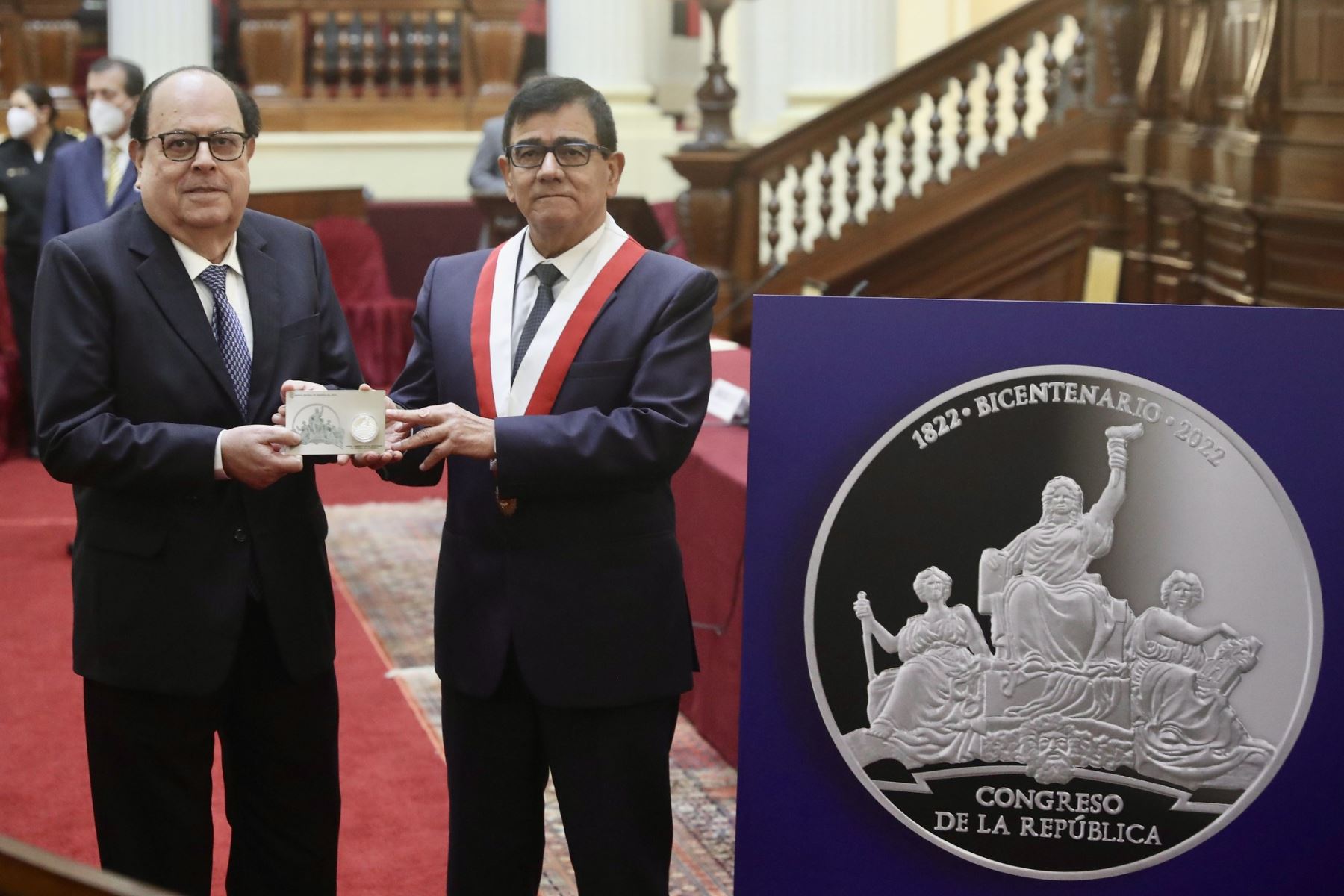 El Presidente del Congreso , José Williams Zapata , participa de la Presentación de la “ Moneda de Plata Conmemorativa por el Bicentenario del Congreso”.
Foto: Congreso