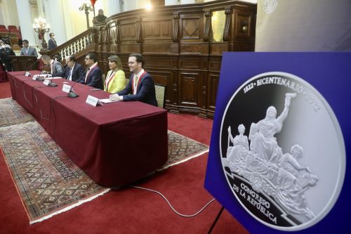 Banco Central de Reserva del Perú presenta la moneda de plata conmemorativa por los 200 años de instalación del Primer Congreso Constituyente