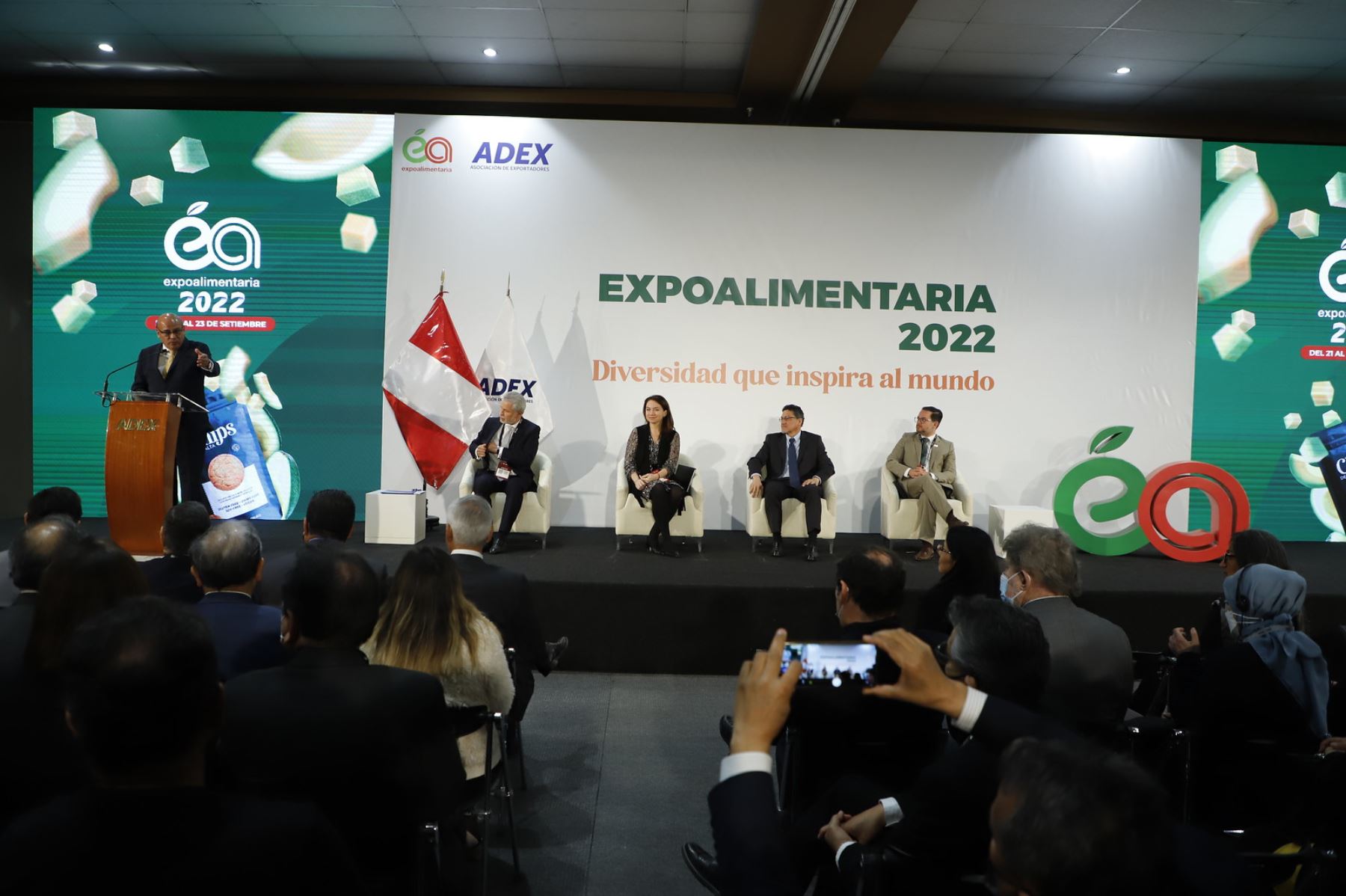 La Asociación de Exportadores (ADEX) inaugura la décimo cuarta edición de la Expoalimentaria (EA), la feria de alimentos y bebidas más importante de la región, que este año retornó su formato presencial.
Foto: Mincetur