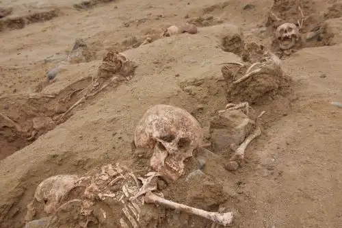 Arqueólogos descubrieron 76 nuevas tumbas de niños sacrificados en Pampa La Cruz, sitio arqueológico ubicado en el distrito de Huanchaco, provincia de Trujillo, en La Libertad. Foto: Programa Arqueológico Huanchaco
