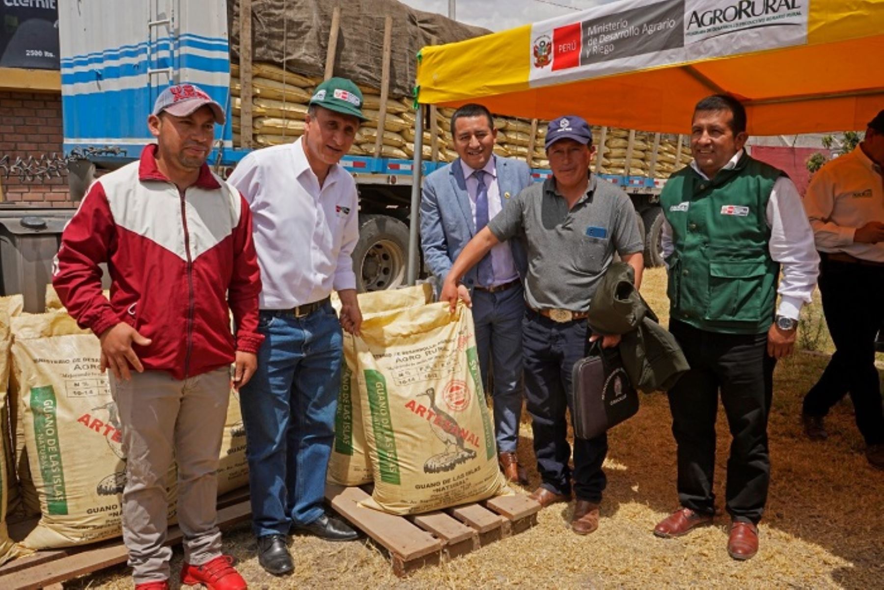 Ayacucho: productores de papa, quinua y maíz adquieren 3,000 sacos de guano de islas
