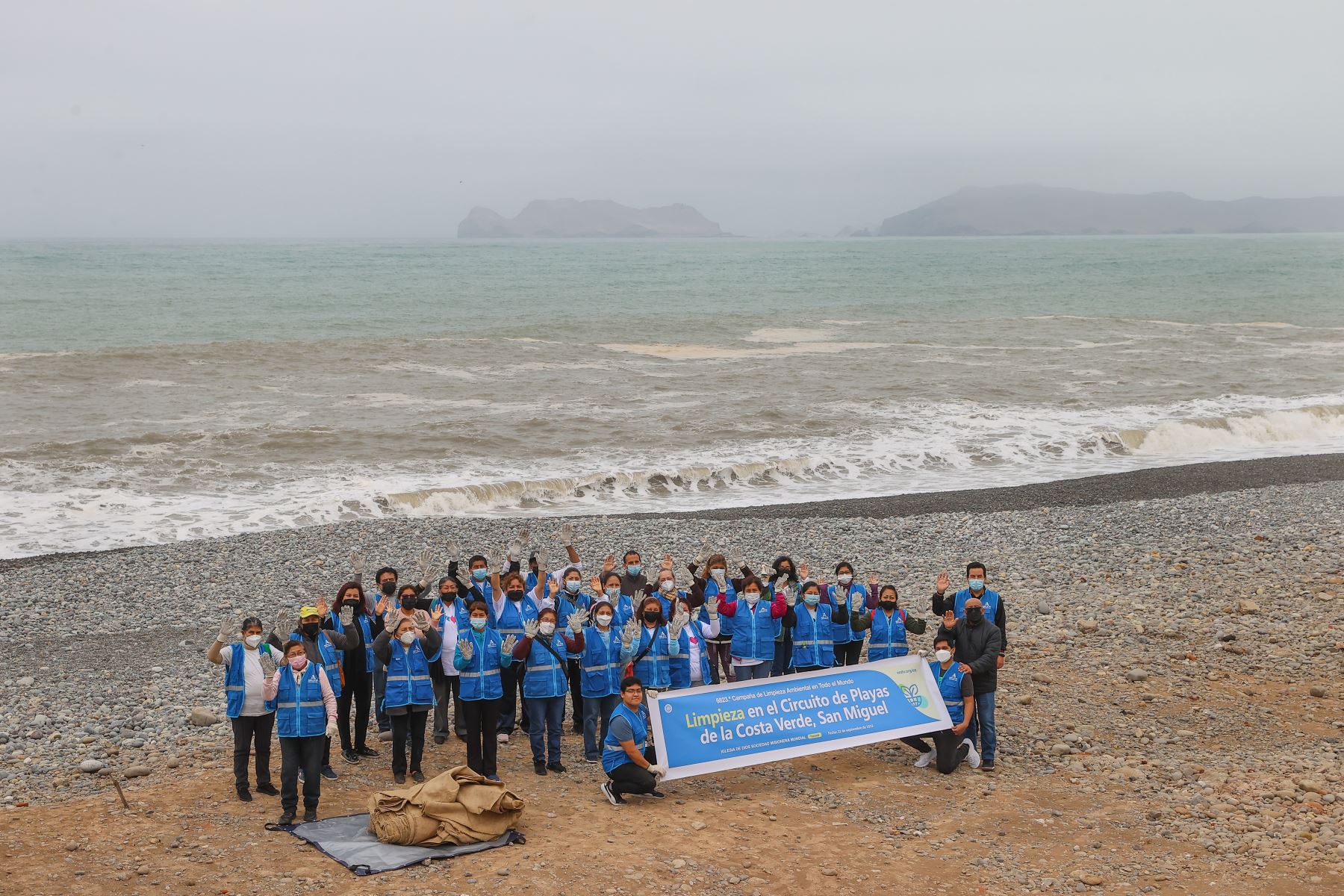 A fin de concientizar a la ciudadanía sobre el cuidado del medio ambiente, más de 80 voluntarios de Corea del Sur y del Perú se unieron para limpiar las zonas abandonadas de la costanera de La Perla y las playas de la costa verde de San Miguel. Foto: ANDINA/Andrés Valle