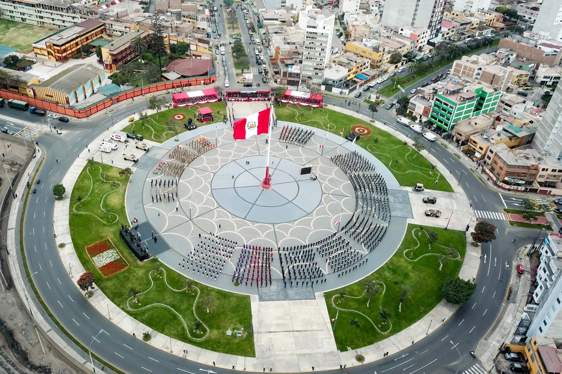 Presidente de la República, Pedro Castillo Terrones, lidera la ceremonia por el Día de las Fuerzas Armadas del Perú. Foto: ANDINA/ Prensa Presidencia