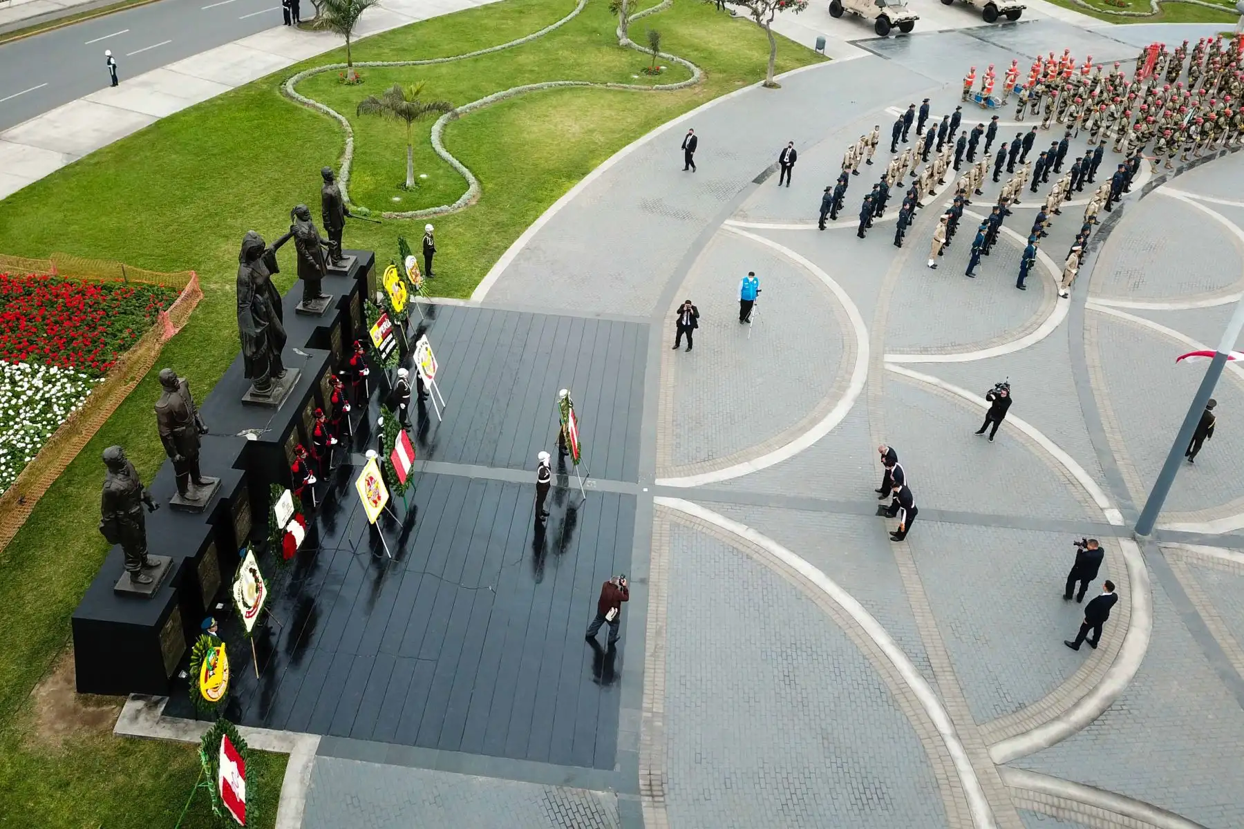 Presidente de la República, Pedro Castillo Terrones, lidera la ceremonia por el Día de las Fuerzas Armadas del Perú. Foto: ANDINA/ Prensa Presidencia