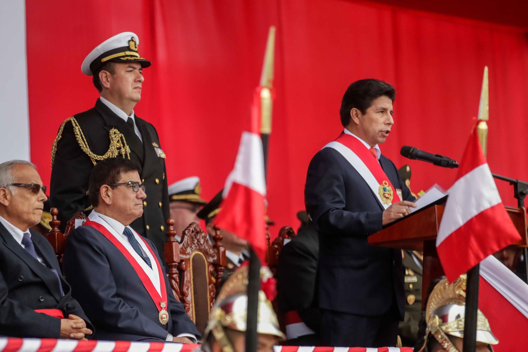 Presidente de la República, Pedro Castillo Terrones, lidera la ceremonia por el Día de las Fuerzas Armadas del Perú. Foto: ANDINA/ Prensa Presidencia