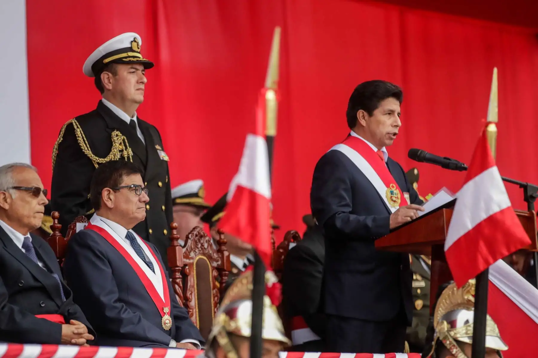 Presidente de la República, Pedro Castillo Terrones, lidera la ceremonia por el Día de las Fuerzas Armadas del Perú. Foto: ANDINA/ Prensa Presidencia