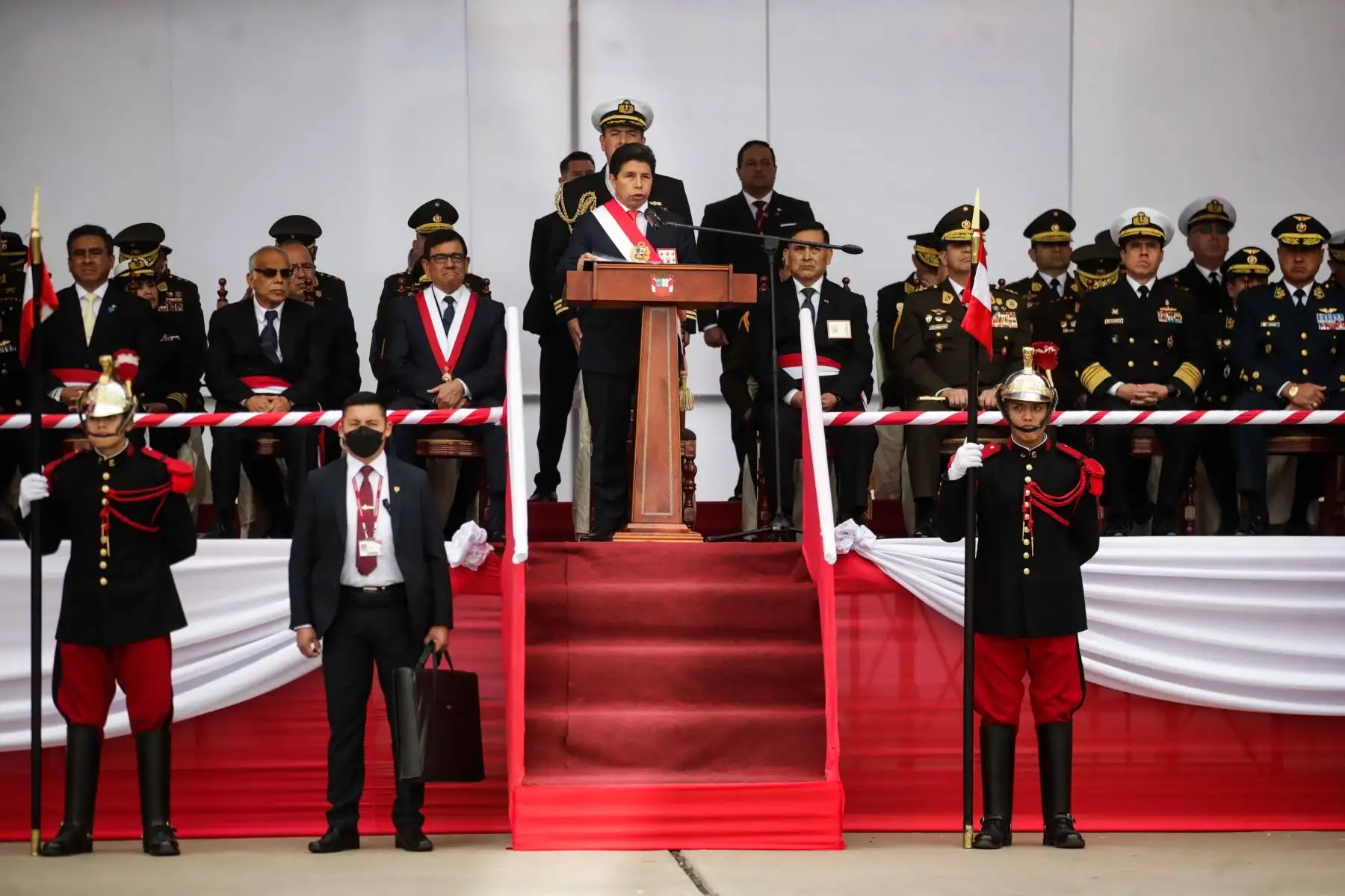 Presidente de la República, Pedro Castillo Terrones, lidera la ceremonia por el Día de las Fuerzas Armadas del Perú. Foto: ANDINA/ Prensa Presidencia