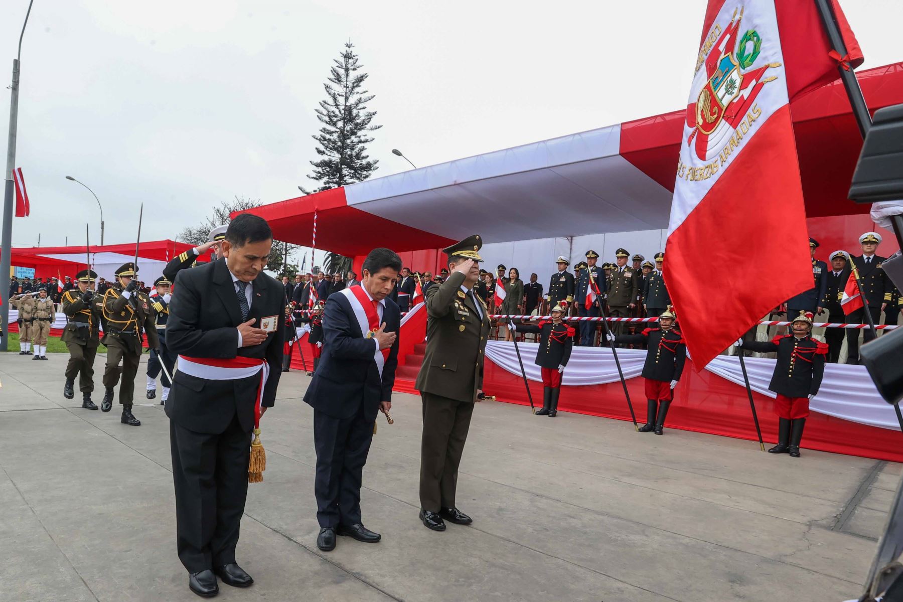 Presidente de la República, Pedro Castillo Terrones, lidera la ceremonia por el Día de las Fuerzas Armadas del Perú. Foto: ANDINA/ Prensa Presidencia