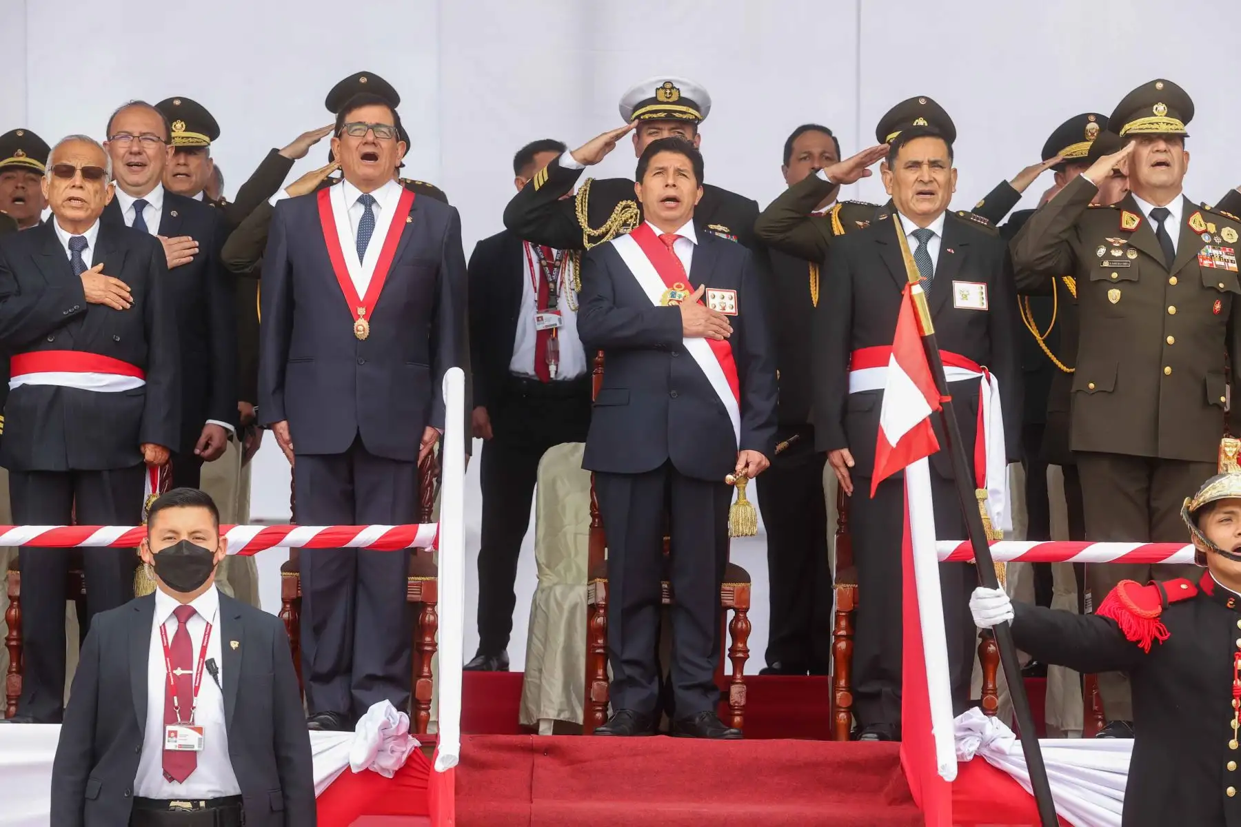 Presidente de la República, Pedro Castillo Terrones, lidera la ceremonia por el Día de las Fuerzas Armadas del Perú. Foto: ANDINA/ Prensa Presidencia