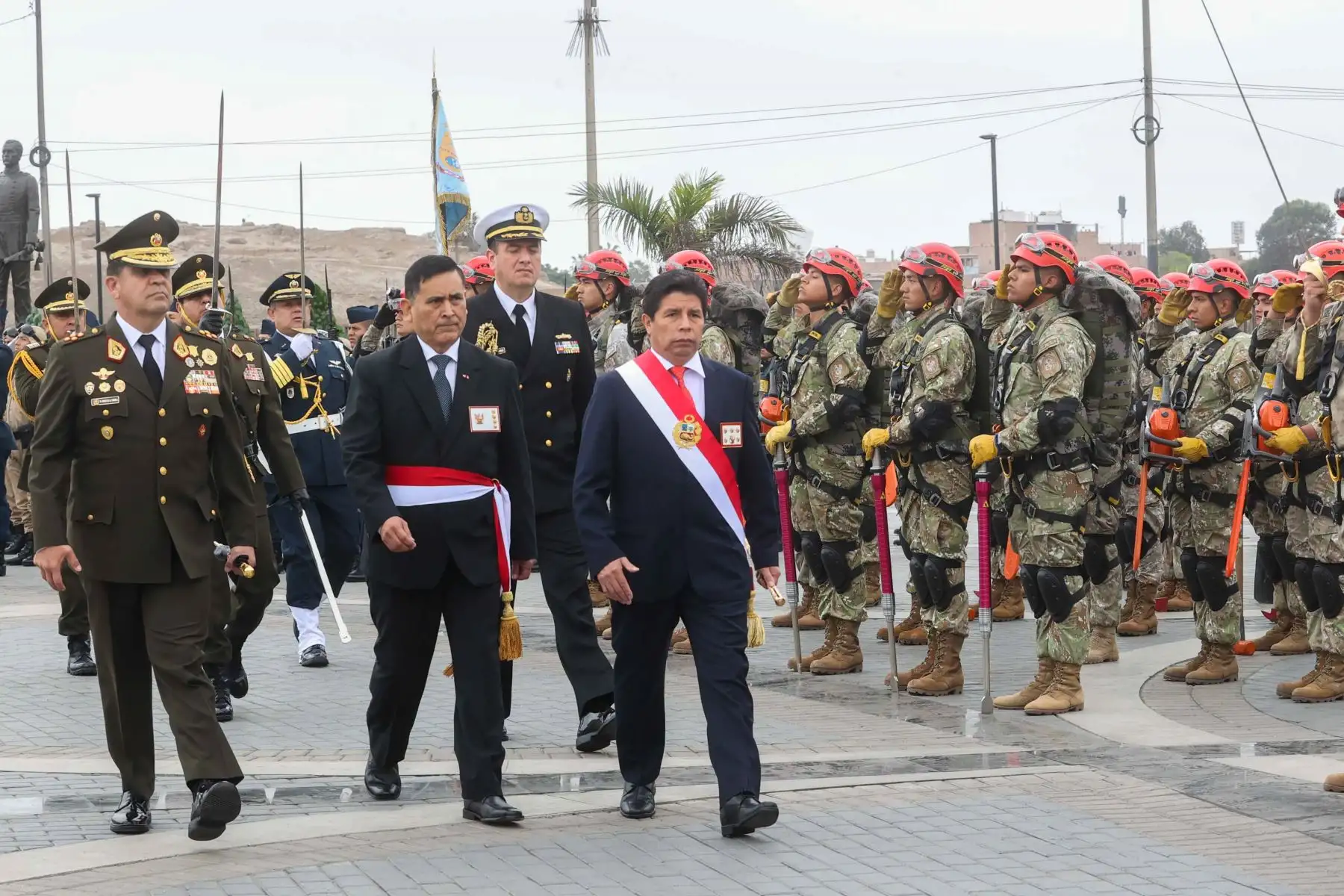 Presidente de la República, Pedro Castillo Terrones, lidera la ceremonia por el Día de las Fuerzas Armadas del Perú. Foto: ANDINA/ Prensa Presidencia