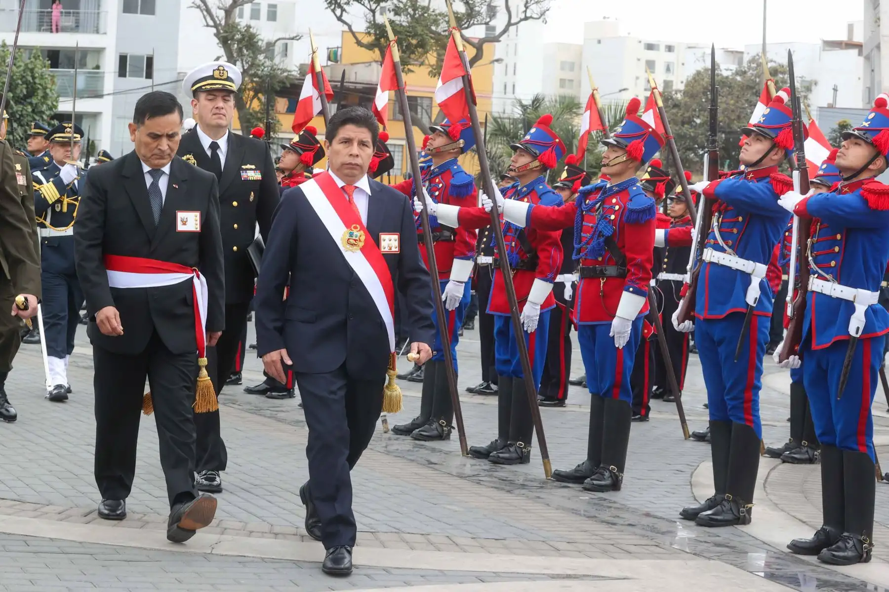 Presidente de la República, Pedro Castillo Terrones, lidera la ceremonia por el Día de las Fuerzas Armadas del Perú. Foto: ANDINA/ Prensa Presidencia