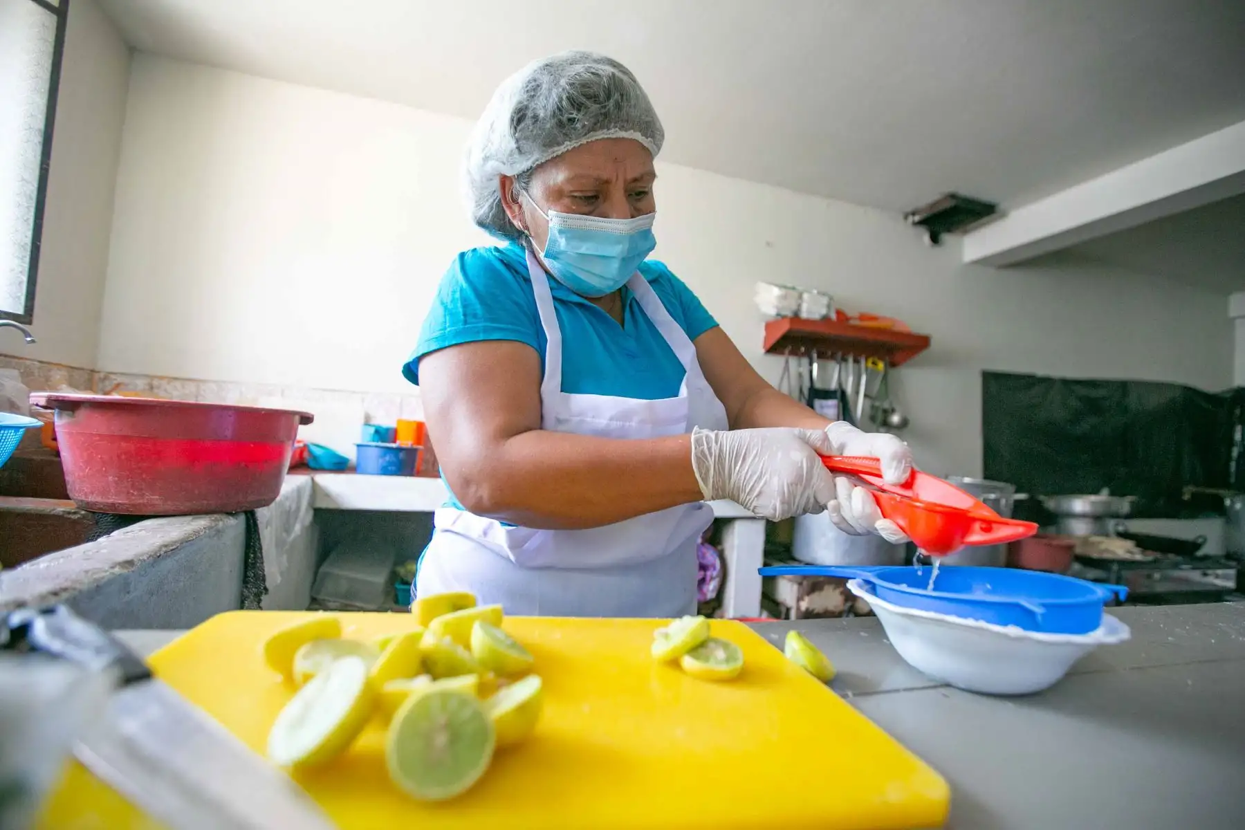 En los últimos 30 días, el Ministerio de Desarrollo e Inclusión Social (Midis), a través del programa Qali Warma, entregó 5253.52 toneladas de alimentos a 96 municipalidades en el ámbito nacional para atender a 3198 ollas comunes registradas en el sistema informático Mankachay Perú (Mi ollita Perú). Foto: ANDINA/Difusión