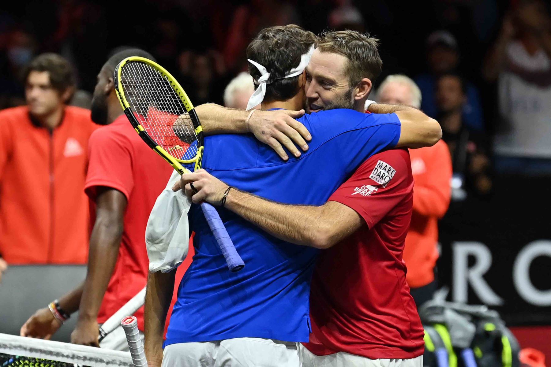 Roger Federer de Suiza reacciona después de jugar su último partido de dobles con Rafael Nadal de España del Equipo de Europa en la Copa Laver 2022 en el O2 Arena de Londres. Foto: AFP