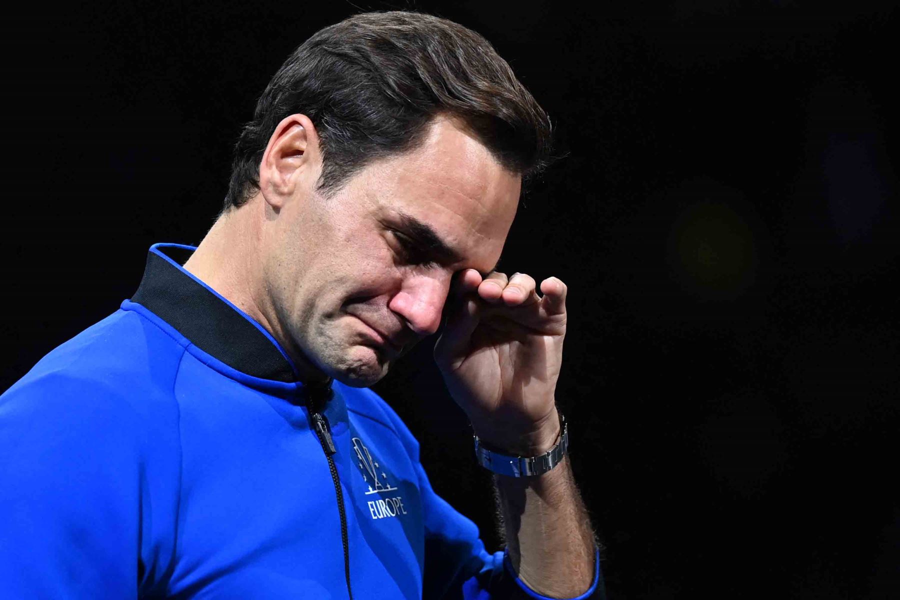 Roger Federer de Suiza reacciona después de jugar su último partido de dobles con Rafael Nadal de España del Equipo de Europa en la Copa Laver 2022 en el O2 Arena de Londres. Foto: AFP