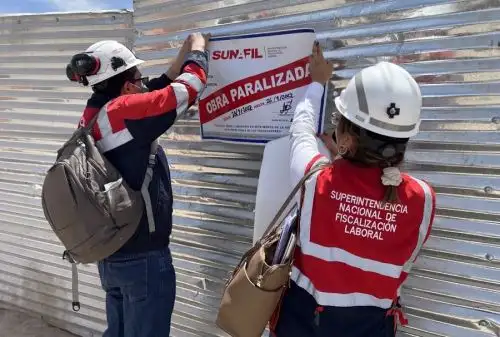 La Superintendencia Nacional de Fiscalización Laboral paralizó por tres días la obra de recuperación de la Institución Educativa 40705 Peruarbo, en Arequipa, por riesgo grave inminente de los trabajadores de construcción civil encargados de esa labor.