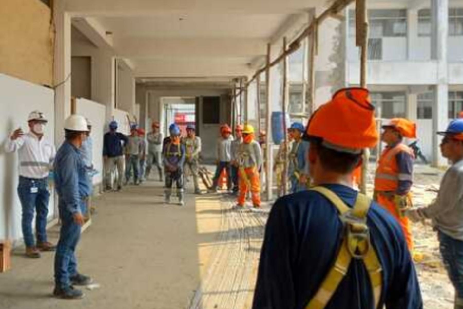 Inspectores de la Sunafil evitaron que 550 trabajadores de construcción civil en las regiones Loreto, Tacna y Cajamarca resultaran heridos tras sufrir una caída mientras realizaban sus labores.