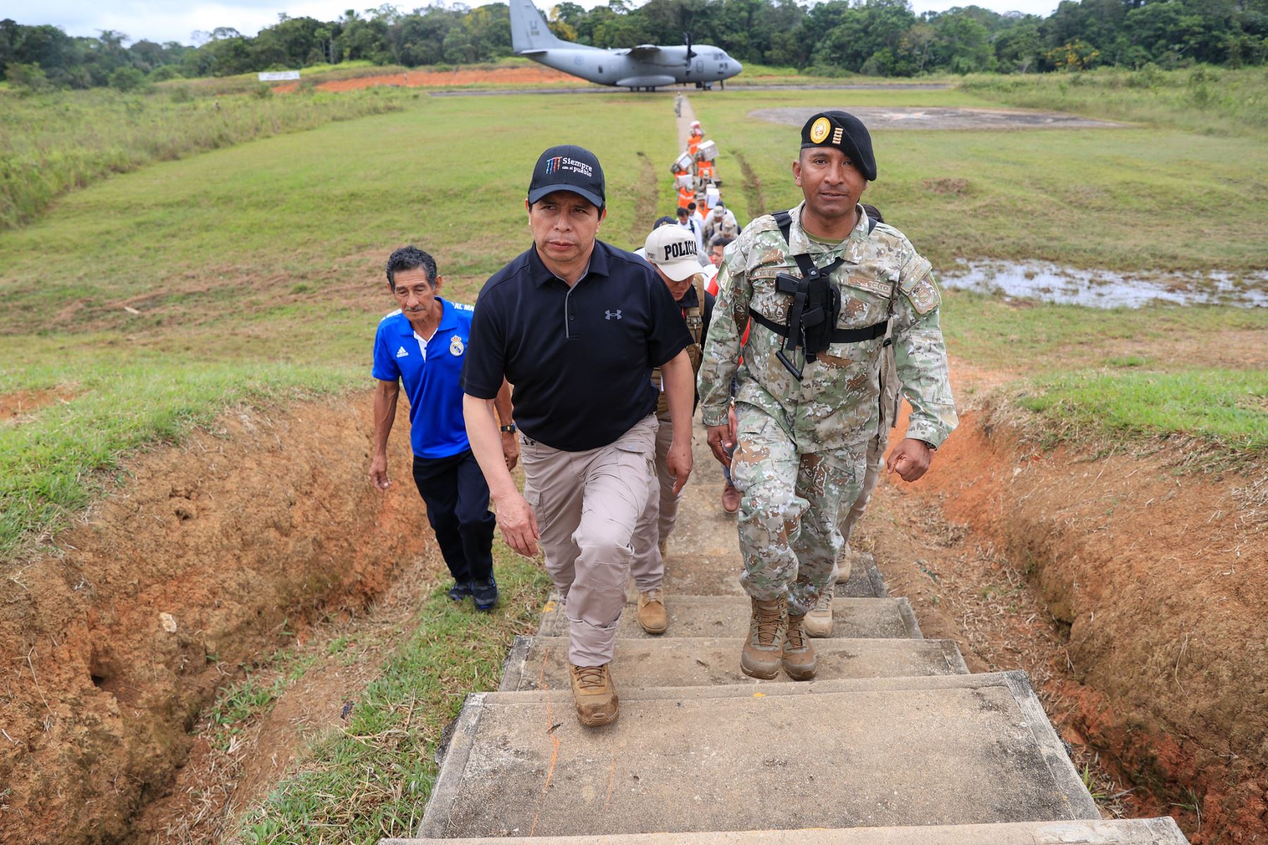 El presidente de la República, Pedro Castillo, recorrió instalación militar en Güepí, zona de frontera de Perú, Ecuador y Colombia. Foto: ANDINA/Prensa Presidencia