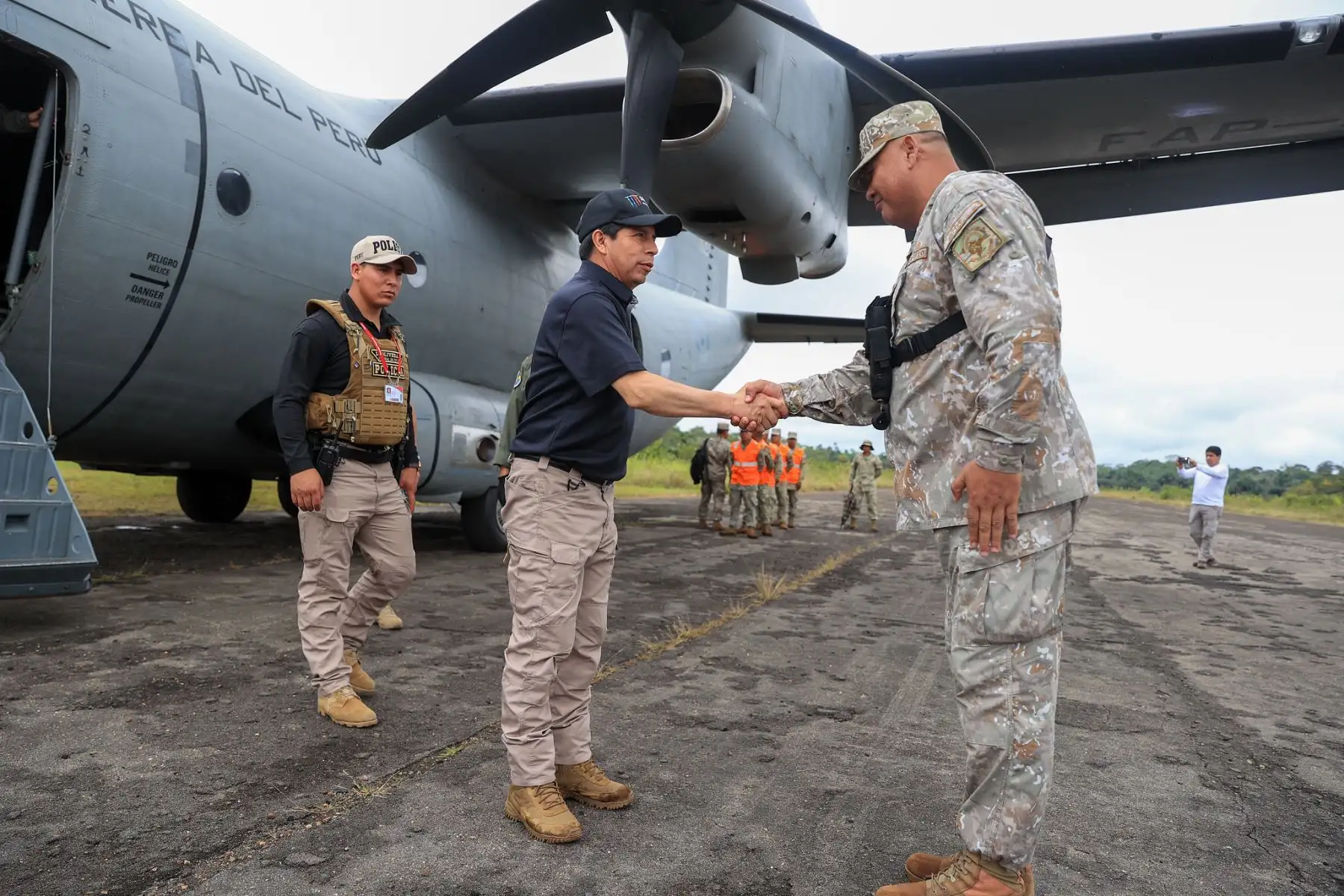 El presidente de la República, Pedro Castillo, recorrió instalación militar en Güepí, zona de frontera de Perú, Ecuador y Colombia. Foto: ANDINA/Prensa Presidencia