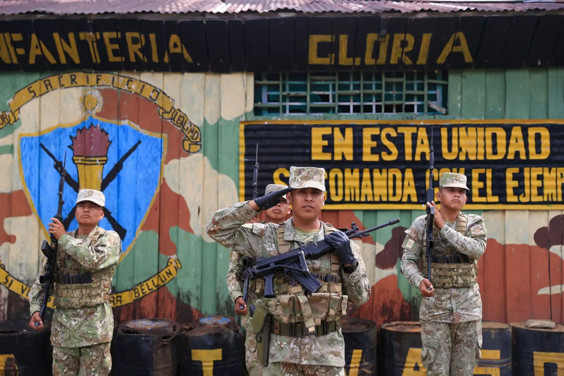 El presidente de la República, Pedro Castillo, recorrió instalación militar en Güepí, zona de frontera de Perú, Ecuador y Colombia. Foto: ANDINA/Prensa Presidencia