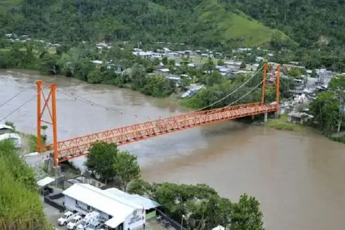 Este puente sufrió el colapso de uno de los cables, lo que generó que se interrumpa el pase vehicular por esta vía.