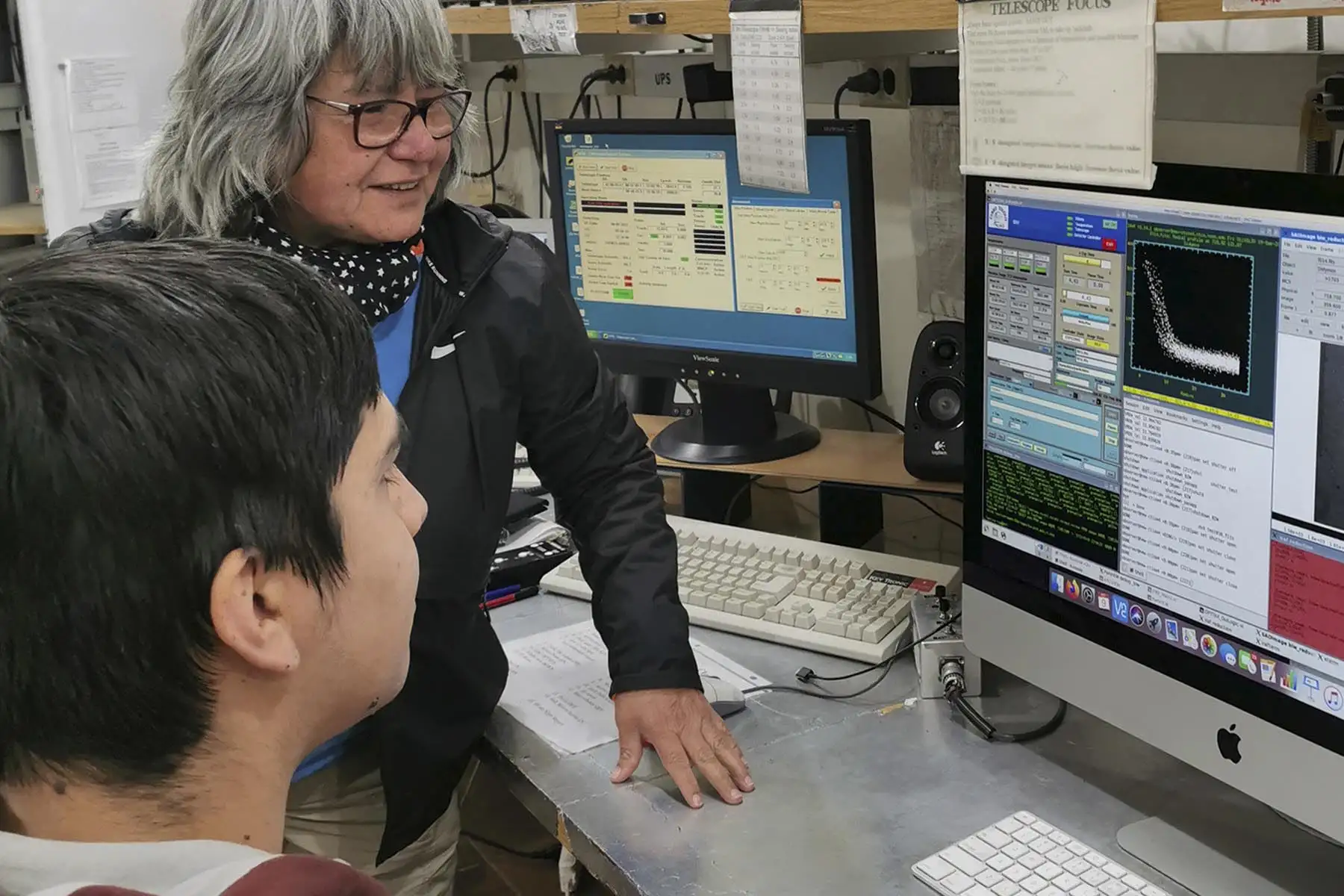 La astrónoma Myriam Pajuelo, junto al joven investigador Aldo Panfichi, forma parte de la lista de expertos miembros del DART Team,equipo liderado por el Laboratorio de Física Aplicada de Johns Hopkins University. Foto: PUCP