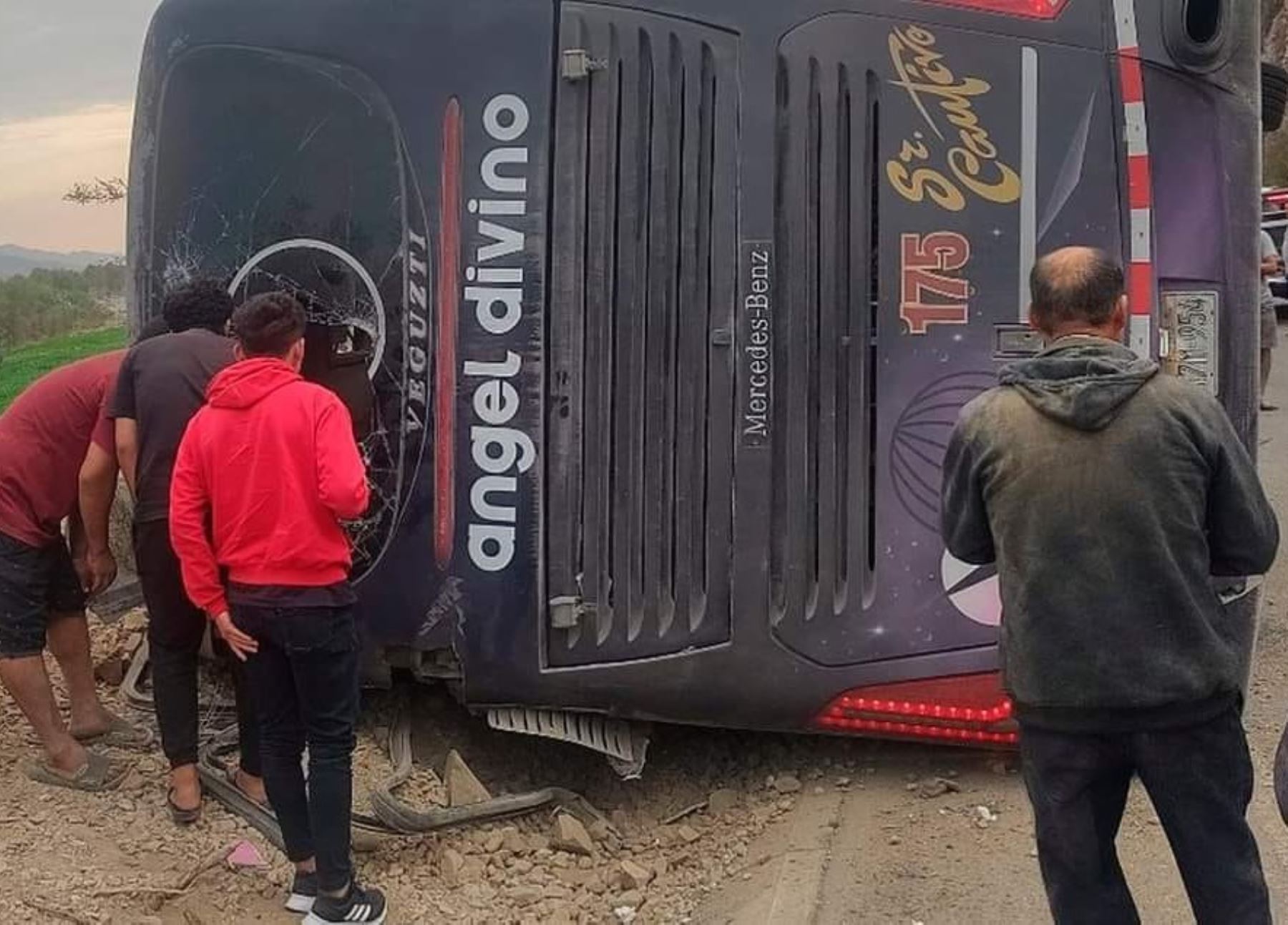 Sutrán investiga accidente de tránsito que dejo cinco muertos en carretera Chiclayo-Chota. Foto: Cortesía Renzo Linarez/Facebook