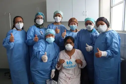 Médicos del Hospital Alberto Sabogal  salvan vida de madre tras 11 años de espera por una donación de riñón Foto: Difusión