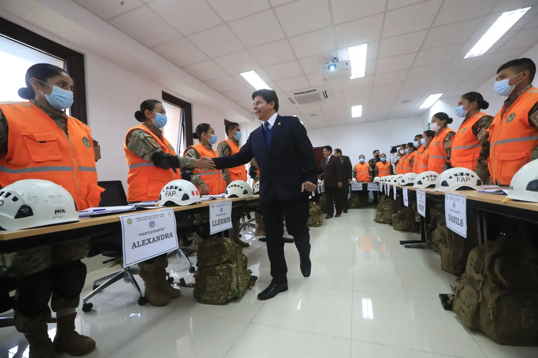 Este foro realizado en el COEN, busca generar un espacio de debate técnico para el fortalecimiento de los tres procesos de preparación, respuesta y rehabilitación a cargo del INDECI.
Foto: ANDINA/MINDEF